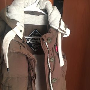 Superdry puffer vest in military green (no offers)